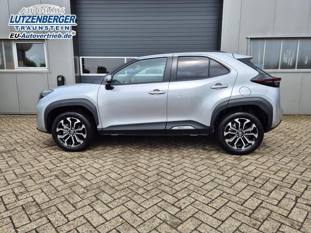 Toyota Yaris Cross 1.5VVT-iE 130PS Automatik Teamplayer Klimaautomatik Sitzheizung Lenkradheizung PDC v+h R&uuml;ckf.Kamera 17-LM abged.Scheiben 2xKeyless DAB+ Bluetooth Touchscreen Apple CarPlay Android Auto 