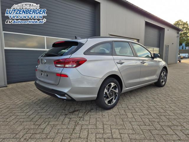 Hyundai i30 Kombi 1.5 T-GDI 95PS Sitzheizung Lenkradheizung Klima Tempomat Navi Apple CarPlay + Android Auto PDC v+h Rückf.Kamera 16-LM 