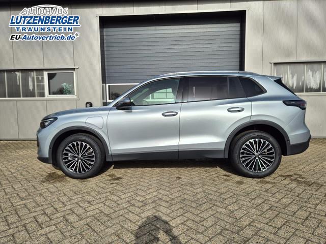 Volkswagen Tiguan Life 1,5 l eHybrid OPF 204PS DSG Design Paket "Dark" LED-Plus-Scheinw. elektr. Heckklappe Sitzheizung v+h Lenkradheizung Frontscheibe beheizb. R&uuml;ckf.Kamera Klimaautomatik VW-Radio Bluetooth wireless Apple CarPlay + Android Auto PDC ACC 2xKeyl 