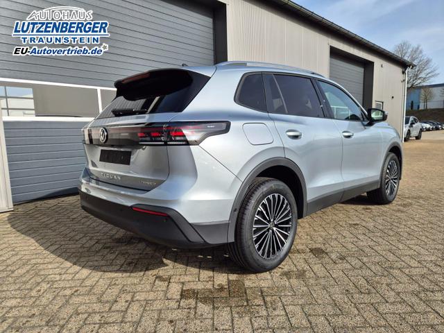 Volkswagen Tiguan Life 1,5 l eHybrid OPF 204PS DSG Design Paket "Dark" LED-Plus-Scheinw. elektr. Heckklappe Sitzheizung v+h Lenkradheizung Frontscheibe beheizb. R&uuml;ckf.Kamera Klimaautomatik VW-Radio Bluetooth wireless Apple CarPlay + Android Auto PDC ACC 2xKeyl 