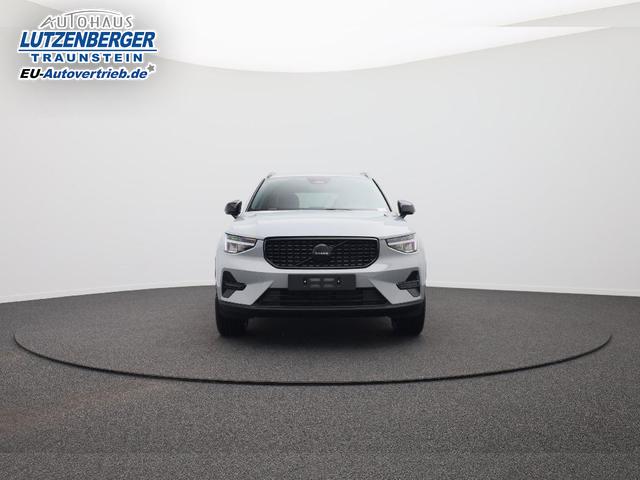 Volvo XC40 2.0 Black Edition Plus B4 Mild-Hybrid 197PS Automatik elektr. PanoDach R&uuml;ckf.Kamera PDC v+h ACC el.Heckklappe Harman/Kardon-Sound Klimaautomatik Sitzheizung Lenkradheizung Apple CarPlay Android Auto 20-LM 