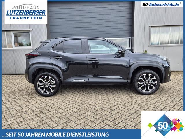 Toyota Yaris Cross - 1.5VVT-iE 130PS Automatik Teamplayer Klimaautomatik Sitzheizung Lenkradheizung PDC v+h Rückf.Kamera 17-LM abged.Scheiben 2xKeyless DAB+ Bluetooth Touchscreen Apple CarPlay Android Auto