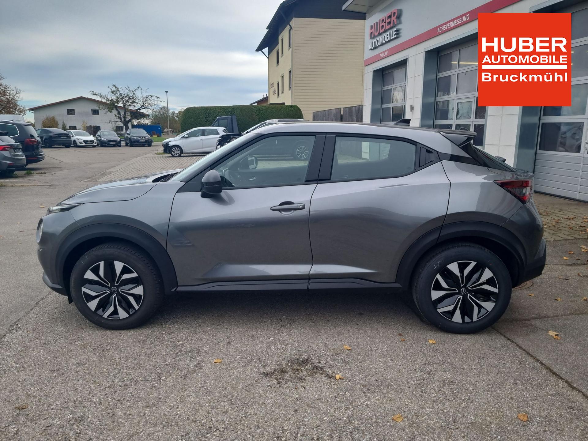 Nissan Juke 1.0 DIG-T DCT ACENTA CARPLAY/AUTOM/SITZH/METALLIC  Gebrauchtfahrzeug Benzin Automatik Frontantrieb 5 DARK GREY (M)