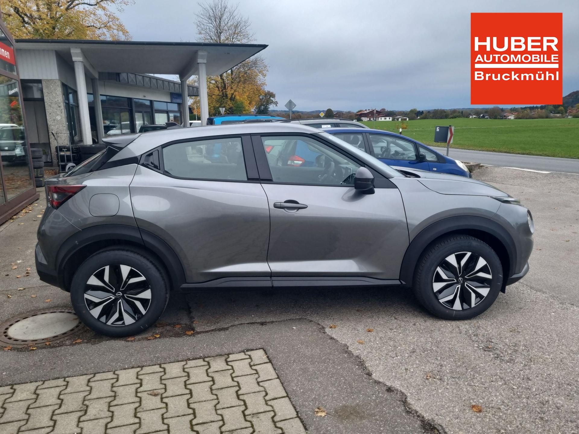 Nissan Juke 1.0 DIG-T DCT ACENTA CARPLAY/AUTOM/SITZH/METALLIC  Gebrauchtfahrzeug Benzin Automatik Frontantrieb 5 DARK GREY (M)