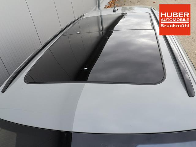 Skoda Octavia Combi 2.0 TSI 195 kW RS Kombi 2.0TSI Pano Matrix Area AHK Sound GV5 