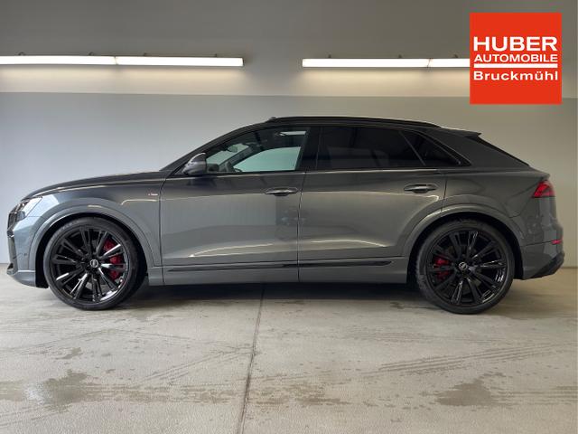 Audi / Q8 / Grau / / / S line STHZ+Pano+AHK+HUD