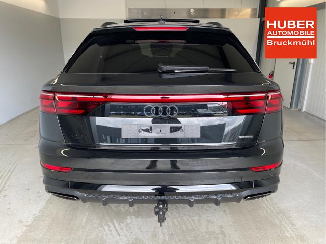 Audi / Q8 / Schwarz / / / S line STHZ+Pano+AHK+HUD