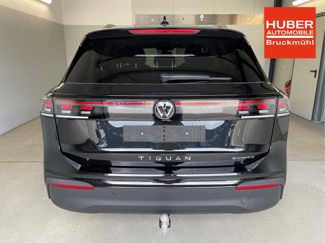 Volkswagen / Tiguan / Schwarz / / / 204PS DSG eHybrid IQ.Light+Navi