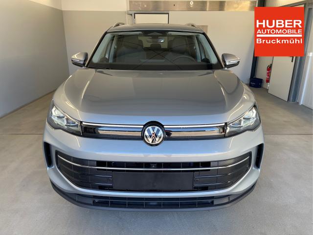 Volkswagen / Tiguan / Silber / / / 150PS DSG IQ.Light