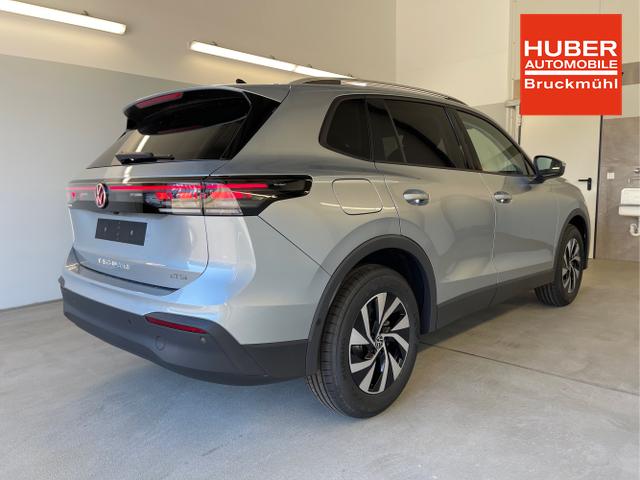 Volkswagen / Tiguan / Silber / / / 150PS DSG IQ.Light