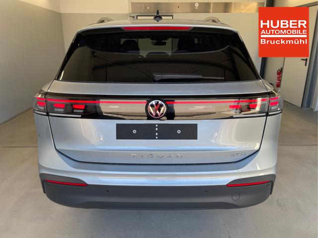 Volkswagen / Tiguan / Silber / / / 150PS DSG IQ.Light