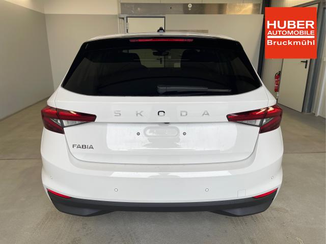 Skoda / Fabia / Weiß / / / 115PS DSG AHK+Kamera