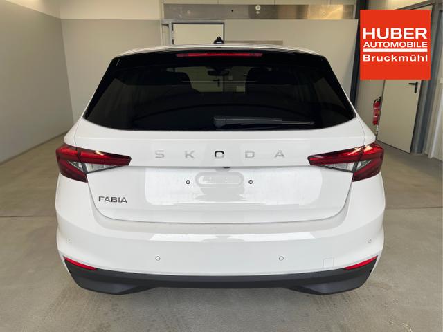 Skoda / Fabia / Weiß / / / 115PS DSG AHK+Kamera