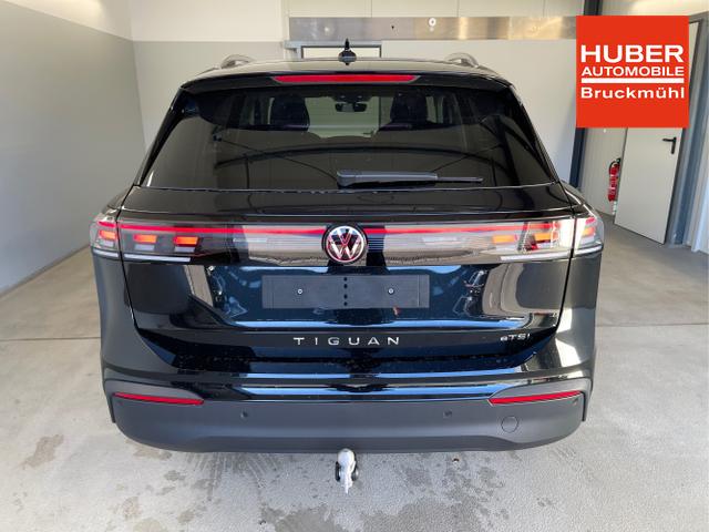 Volkswagen / Tiguan / Schwarz / / / 150PS eTSI DSG AHK+360°+IQ.Light+IQ.Drive+Navi
