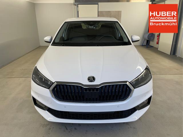 Skoda / Fabia / Wei&szlig; / / / 115PS AHK+Kessy+Kamera