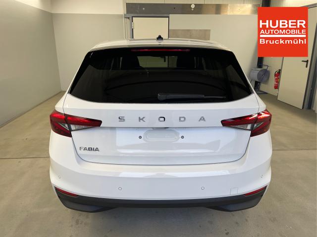 Skoda / Fabia / Wei&szlig; / / / 115PS AHK+Kessy+Kamera