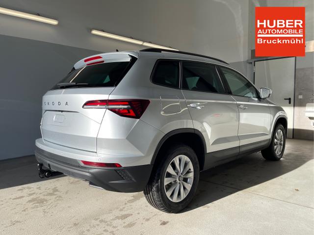 Skoda / Karoq / Silber / / / 150PS DSG AHK+Kamera+ACC+Kessy+Kamera+ParkPilot vo+hi+App