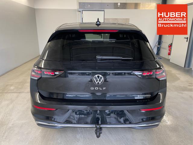 Volkswagen / Golf / Schwarz / / / 1.5 eHybrid 150kW/204PS DSG IQ.Light+Navi+Travel Assist+HUD+Winterpaket