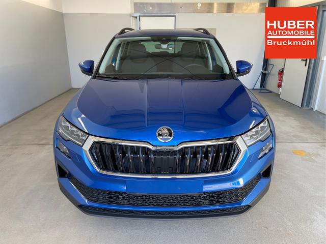 Skoda / Karoq / Blau / / / 150PS DSG AHK+Kamera+ACC+Kessy+Kamera+ParkPilot vo+hi+App