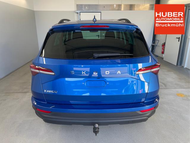Skoda / Karoq / Blau / / / 150PS DSG AHK+Kamera+ACC+Kessy+Kamera+ParkPilot vo+hi+App