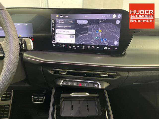 Audi / Q3 Sportback / Blau / / / TFSI 265 PS quattro S line Pano+TechPro+Matrix+AHK+HUD+Alu20+KlimaPlus+DCC+SONOS