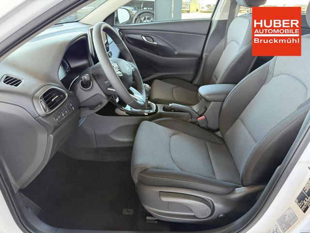 Hyundai i30 Kombi Smart 1.5 GDI / Navi PDC V.&H + Kamera LED Tempomat Alu 16" 