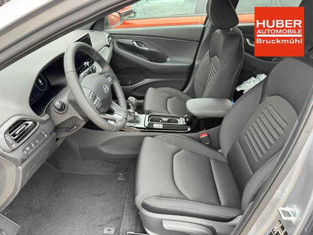 Hyundai i30 Kombi Comfort 1.5 DPI / Sitz + Lenkradheizung LED Navi Tempomat PDC V.&H Kamera Alu 17" 