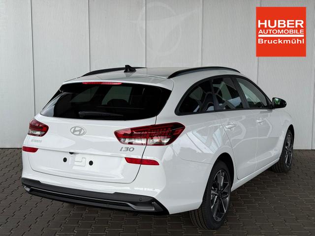 Hyundai i30 Kombi Comfort 1.5 DPI / Sitz + Lenkradheizung LED Navi Tempomat PDC V.&H Kamera Alu 17" 