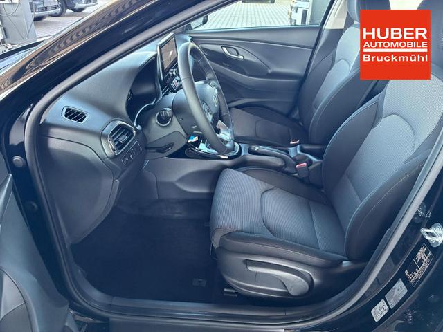 Hyundai i30 Kombi Comfort 1.5 GDI 95PS 6MT Navi / PDC V&H. m. Kamera LED Nebel 15'' LM 