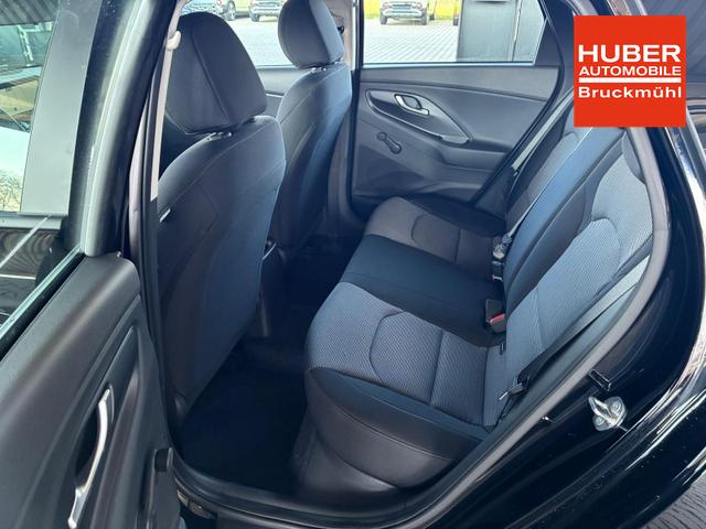 Hyundai i30 Kombi Comfort 1.5 GDI 95PS 6MT Navi / PDC V&H. m. Kamera LED Nebel 15'' LM 