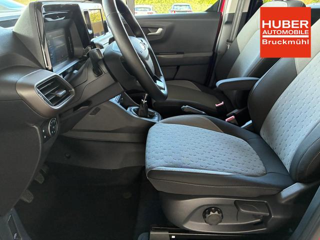 Ford Tourneo Courier Titanium 1.0 Ecoboost / PDC V&H +Kamera Shz vo AHK fest Alu 16" 