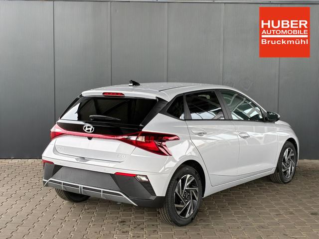 Hyundai i20 Pure 1.2 MPI / Navi PDC Hinten + Kamera Abgedunkelte Scheiben Tempomat Alu 16" 