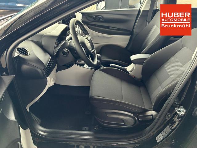 Hyundai i20 Pure 1.2 MPI / Navi PDC Hinten + Kamera Abgedunkelte Scheiben Tempomat Alu 16" 