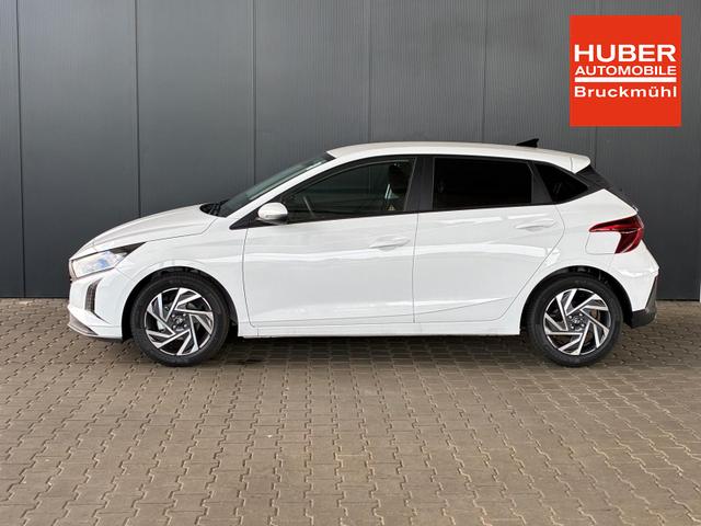 Hyundai i20 Pure 1.2 MPI / Navi PDC Hinten + Kamera Abgedunkelte Scheiben Tempomat Alu 16" 