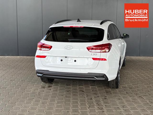 Hyundai i30 Kombi Comfort Plus 1.0 TGDI DCT / Navi Sitz + Lenkradheizung PDC V&H Kamera LED Alu 17" 
