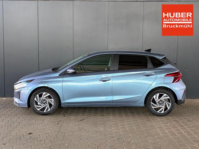 Hyundai i20 Pure 1.2 MPI / Navi PDC Hinten + Kamera Abgedunkelte Scheiben Tempomat Alu 16" 