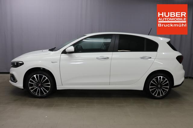 Tipo 5-Türer MY22 TIPO 5-Türer City Life 1.0 74kW (100PS)249 - Gelato Weiß 645 - Stoff Schwarz "316 Rückfahrkamera mit dynamischen Führungslinien 3A4 Sicherheits-Plus-Paket 3A5 Convenience Plus-Paket 3B4 Style-Paket 452 Sitzheizung vorn ja laut RE 21.10 fb 7QC Uconnect™ NAV Navigationssystem und digitalem Audioempfang DAB+"