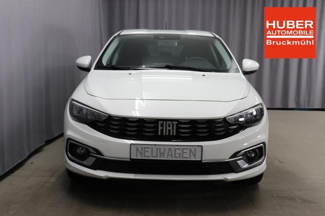 Tipo 5-Türer MY22 TIPO 5-Türer City Life 1.0 74kW (100PS)249 - Gelato Weiß 645 - Stoff Schwarz "316 Rückfahrkamera mit dynamischen Führungslinien 3A4 Sicherheits-Plus-Paket 3A5 Convenience Plus-Paket 3B4 Style-Paket 452 Sitzheizung vorn ja laut RE 21.10 fb 7QC Uconnect™ NAV Navigationssystem und digitalem Audioempfang DAB+"