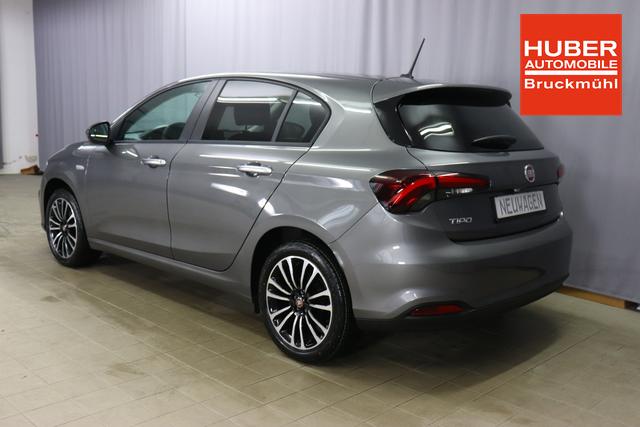 Tipo 5-Türer MY22 TIPO 5-Türer City Life 1.0 74kW (100PS)695 - Colosseo Grau 645 - Stoff Schwarz "316 Rückfahrkamera mit dynamischen Führungslinien 3A4 Sicherheits-Plus-Paket 3A5 Convenience Plus-Paket 3B4 Style-Paket 452 Sitzheizung vorn 5DR Colosseo Grau ja laut RE 21.10 fb 7QC Uconnect™ NAV Navigationssystem und digitalem Audioempfang DAB+"