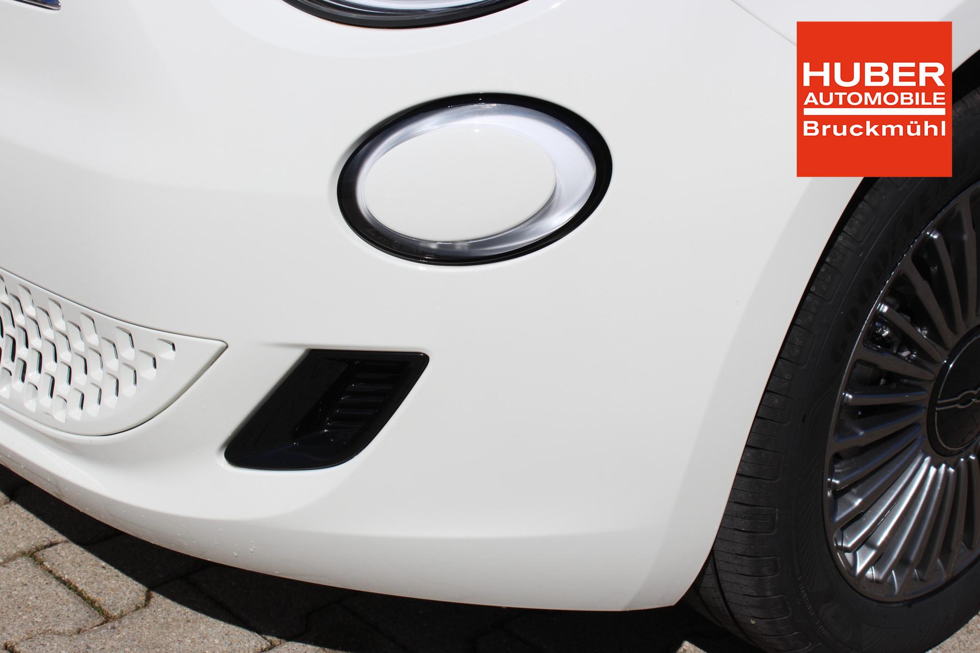 Fiat 500e Neuer 500 42 kWh UVP 38.230,00 € 16-Leichtmetallfelgen • Voll-LED-Scheinwerfer,  10,25-Infotainmentsystem mit digitalem Radioempfang DAB+, Keyless Go,  Apple CarPlay/Android Auto, Volldigitales Cockpit Lagerfahrzeug Elektro  Automatik