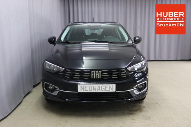 Tipo 5-Türer MY22 TIPO 5-Türer City Life Hybrid 1.5 GSE 96kW (130PS) DCT718 - Cinema Schwarz 645 - Stoff Schwarz "316 Rückfahrkamera mit dynamischen Führungslinien 452 Sitzheizung vorn 5CD Cinema Schwarz 7QC Uconnect™ NAV Navigationssystem und digitalem Audioempfang DAB+"