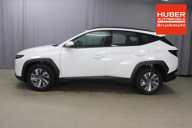 Hyundai Tucson 1.6 T-GDI 6MT 2WD Family MY23 110kW Polar White Sitzpolsterung in Stoff Schwarz