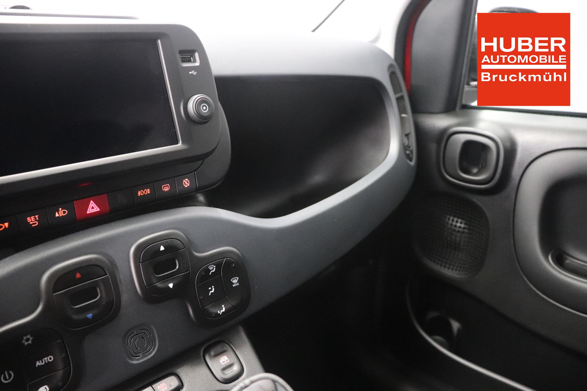 Fiat Panda RED Hybrid 1.0 GSE 51kw (70PS), Komfort-Paket Licht- und  Regensensor • Elektrische beheizbare Außenspiegel Getönte Fensterscheiben  hinten• Parksensoren hinten uvm Lagerfahrzeug Benzin Schalt. 6-Gang  Frontantrieb 5