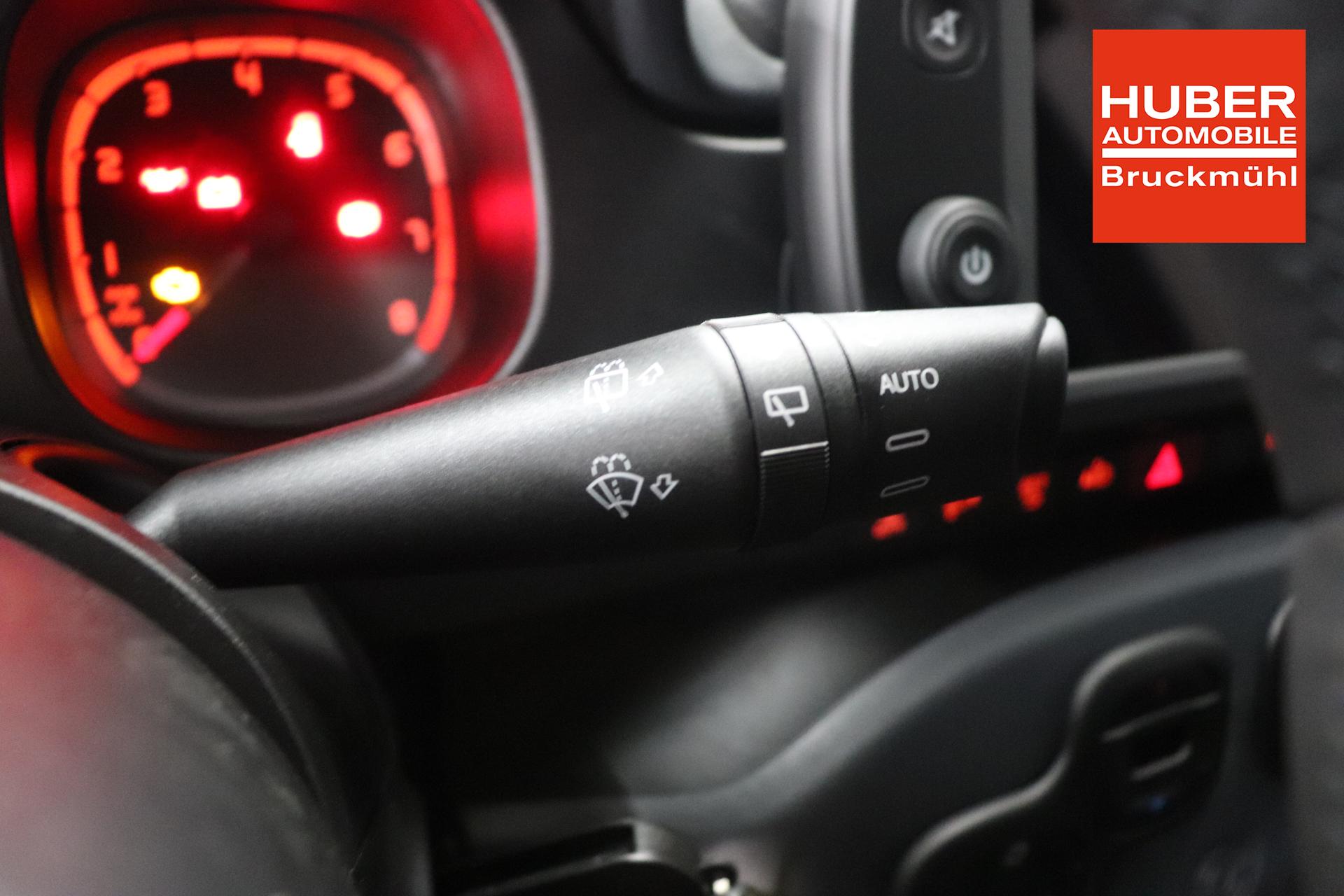 Fiat Panda RED Hybrid 1.0 GSE 51kw (70PS), Komfort-Paket Licht- und  Regensensor • Elektrische beheizbare Außenspiegel Getönte Fensterscheiben  hinten• Parksensoren hinten uvm Lagerfahrzeug Benzin Schalt. 6-Gang  Frontantrieb 5