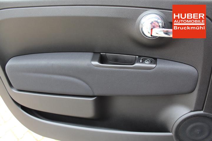 Fiat 500 Hatchback Hybrid UVP 19.280 Euro 1.0 GSE 51 kW (70 PS) MJ 23, Style  Paket: 15-Leichtmetallfelgen, Außenspiegelkappen in Chrom, Auspuffendrohr  Lackierte Seitenzierleisten, Getönte Seitenscheiben hinten uvm.  Lagerfahrzeug Benzin Schalt. 6-Gang