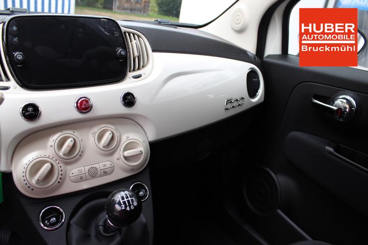 Fiat 500 Hatchback Hybrid UVP 18.780 Euro 1.0 GSE 51 kW (70 PS) MJ 23, Style  Paket: 15-Leichtmetallfelgen, Außenspiegelkappen in Chrom, Auspuffendrohr  Lackierte Seitenzierleisten, Getönte Seitenscheiben hinten uvm.  Lagerfahrzeug Benzin Schalt. 6-Gang