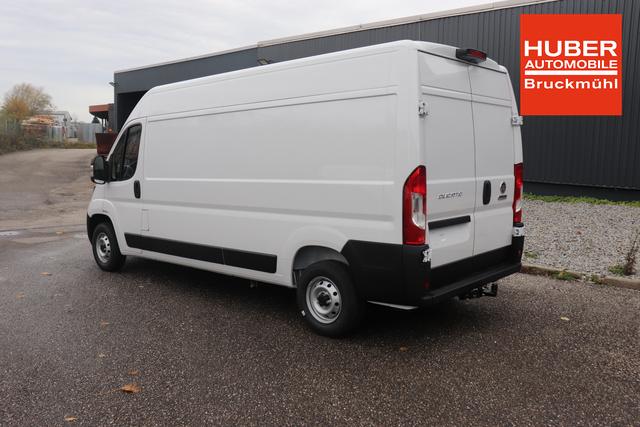 Fiat Professional Ducato series 9 35 L4H2 Kawa verblecht 140 MJT Euro-6D-Final MT 549 - Ducato Weiß "076 Sitzbezug Schwarz mit Ducato-Logo auf Kopfstütze" "502 Beifahrerairbag für Beifahrerdoppelsitz 5W3 Paket ""Techno Nav"" 5W6 Paket ""Visibility"" 5YJ Paket ""City"" 619 Heckflügeltüren 260 Grad Öffnung (Bei Auswahl Opt. 619 i.V.m. 519.muss Opt. 029 mitbestellt werd 6JA Starre Anhängerkupplung 835 Ablagefach im Dach (Serie bei Maxi 40 + Doka) 92P Kraftstofftank 75 Liter JKU 230-Volt-Steckdose an der Mittelkonsole 077 verstärkte Federn hinten SERIE"
