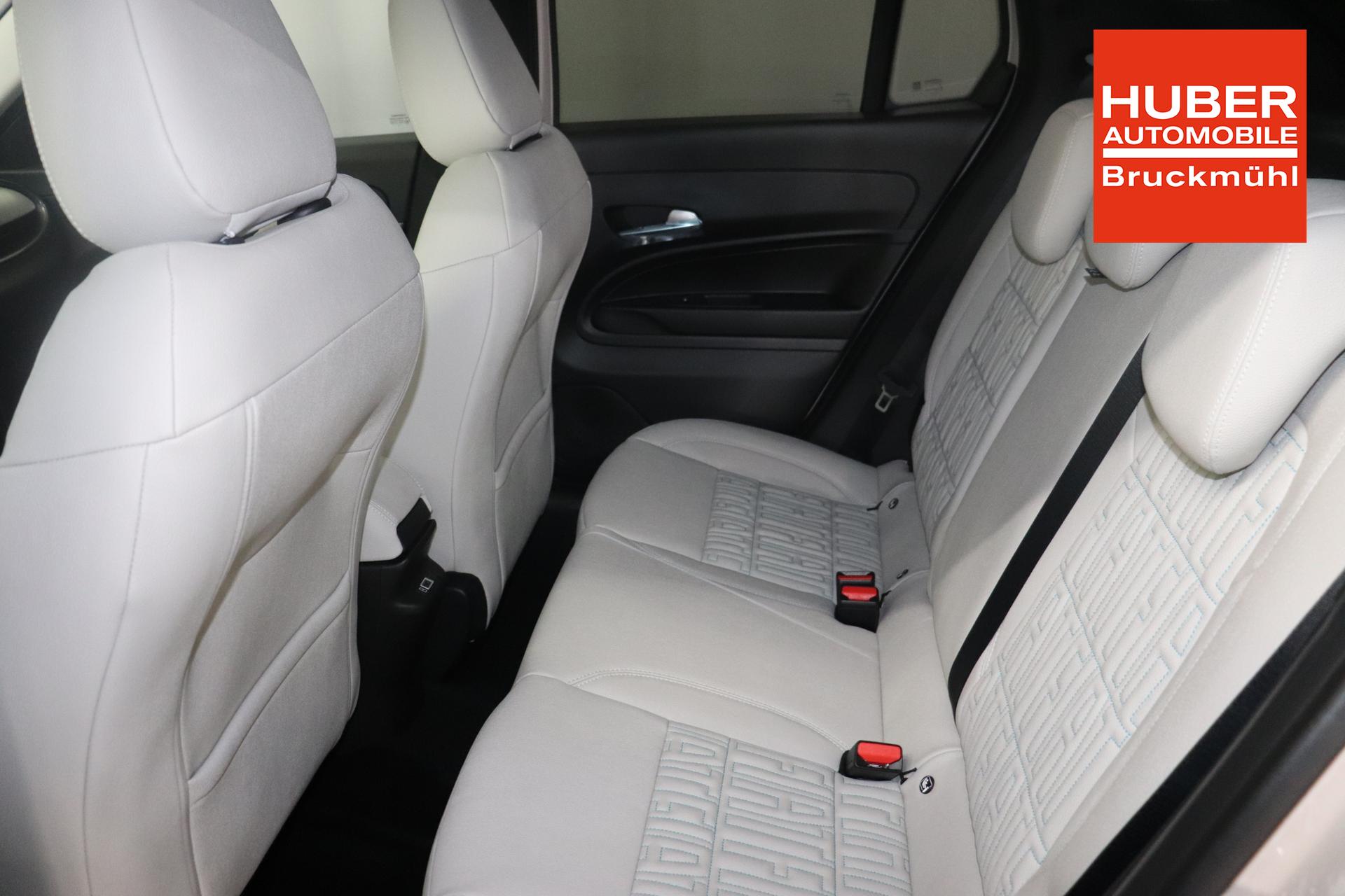Fiat 600e La Prima 54kWh 115kW, Fahrersitz mit Massagefunktion,  Sitzheizung, Color Therapy, 10,25 Navigationssystem, 180° Rückfahrkamera,  Totwinkelassistent, Elektrische Heckklappe, LED Licht, Nebelscheinwerfer,  18-Leichtmetallfelgen, uvm