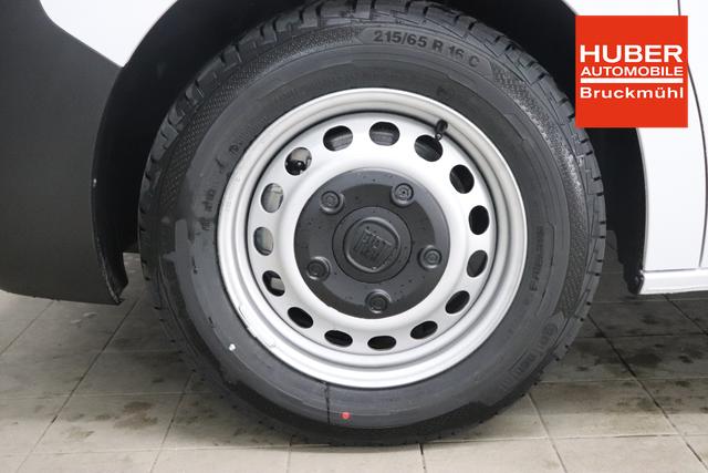 Fiat Scudo L3 2.0 145PS MT 549 - WEISS 969 - Standard Sitze "980 vollwertiges Ersatzrad 9A1 Pack Visibility Schweibenwischer mit Regensensor Elektrische und beheizbare Außenspiegel, anklappbar Nebelscheinwerfer Serie: 516 Heckflügeltüren 450 Höhenverstellbarer Fahrersitz 056 Berganfahrhilfe 149 Trennwand ohne Fenster 025 Klimaanlage"