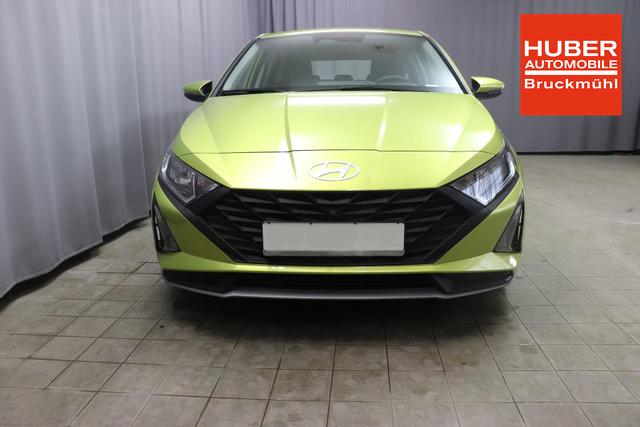 Hyundai i20 Comfort 1.2 58 kW (79 PS) Klimaanlage, Navigationssystem, Radio mit DAB, Apple CarPlay & Android Auto, Rückfahrkamera, Einparkhilfe hinten, Lichtsensor, Spurhalteassistent, Fernlichtassistent, Verkehrszeichenassistent uvm. 